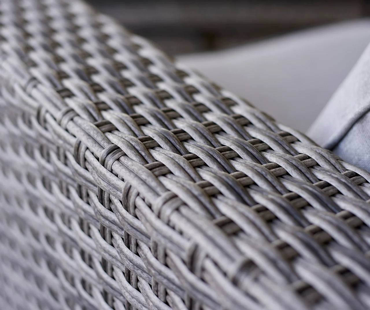 Broyhill Eagle Brooke All-Weather Wicker Swivel Cushioned Patio Glider - Image 12