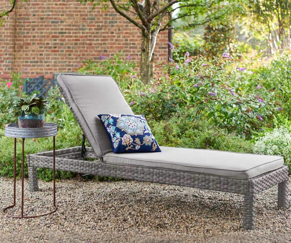 Broyhill Eagle Brooke All-Weather Wicker Cushioned Chaise Lounger - Image 11