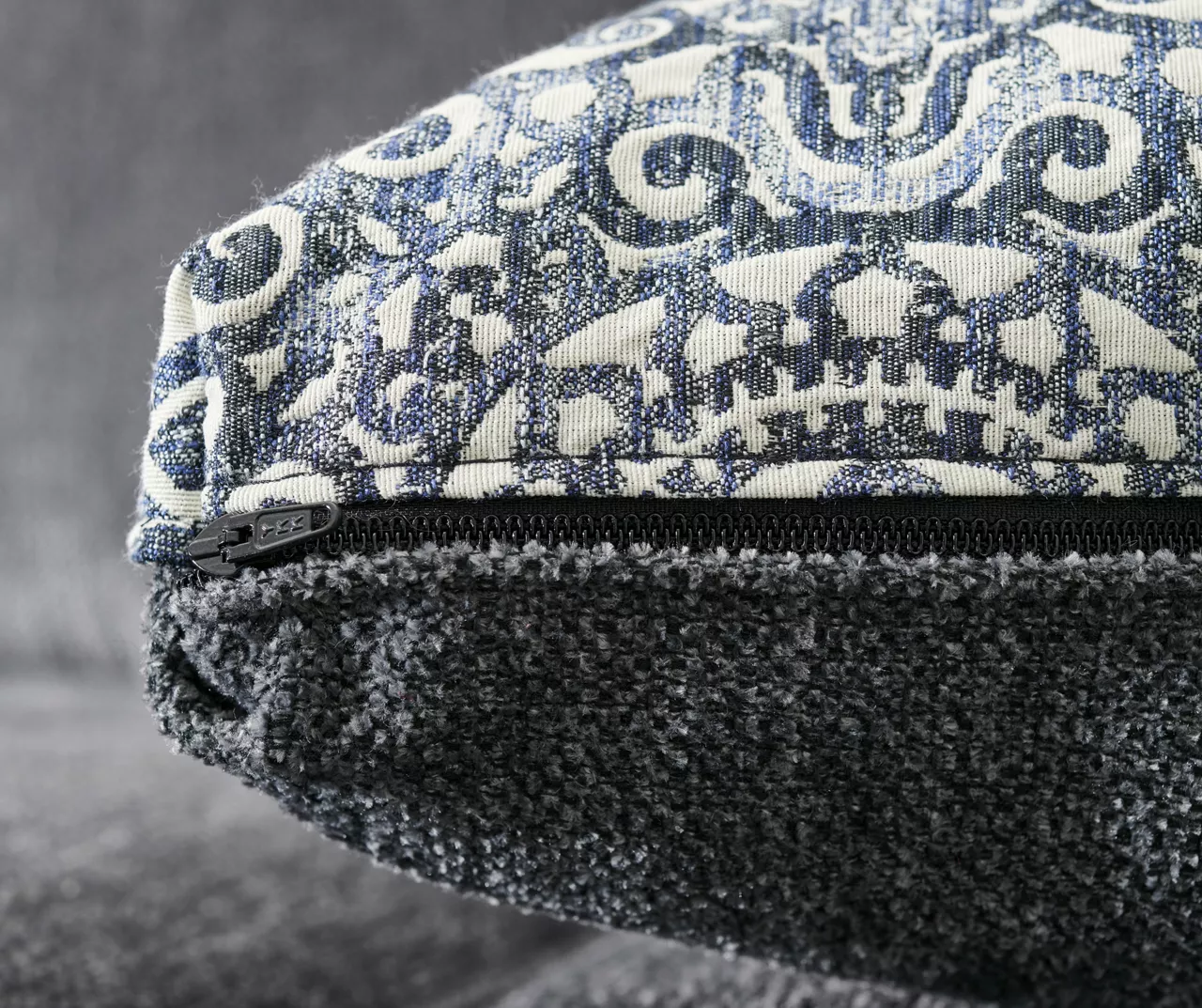 Broyhill Tripoli Slate Sectional - Image 8