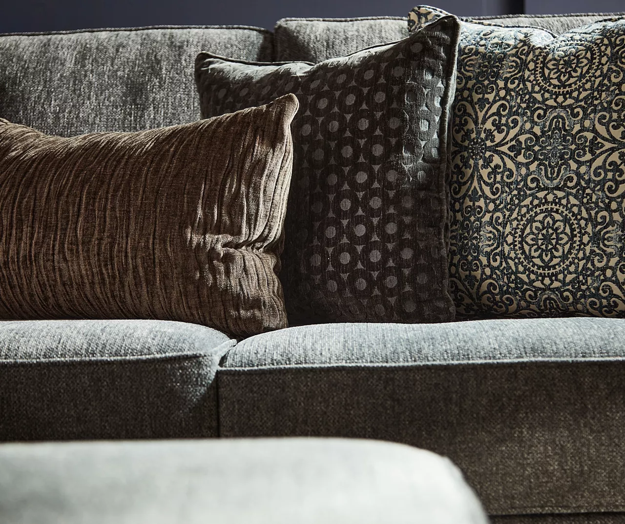 Broyhill Tripoli Slate Sectional - Image 7